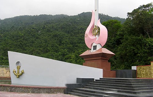 ສະເຫຼີມສະຫຼອງ66ປີແຫ່ງວັນມູນເຊື້ອກຳລັງຊາວໜຸ່ມຕະລຸມບອນຫວຽດນາມ